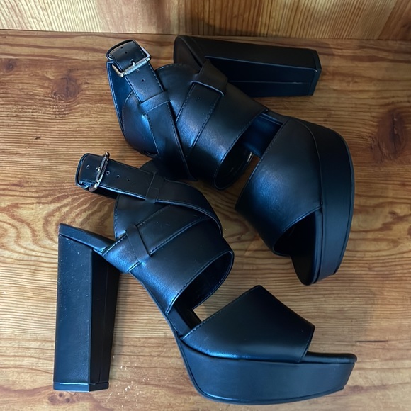 Simply Vera Vera Wang Black chunky platform heels, size 9, memory foam sock - Picture 4 of 10